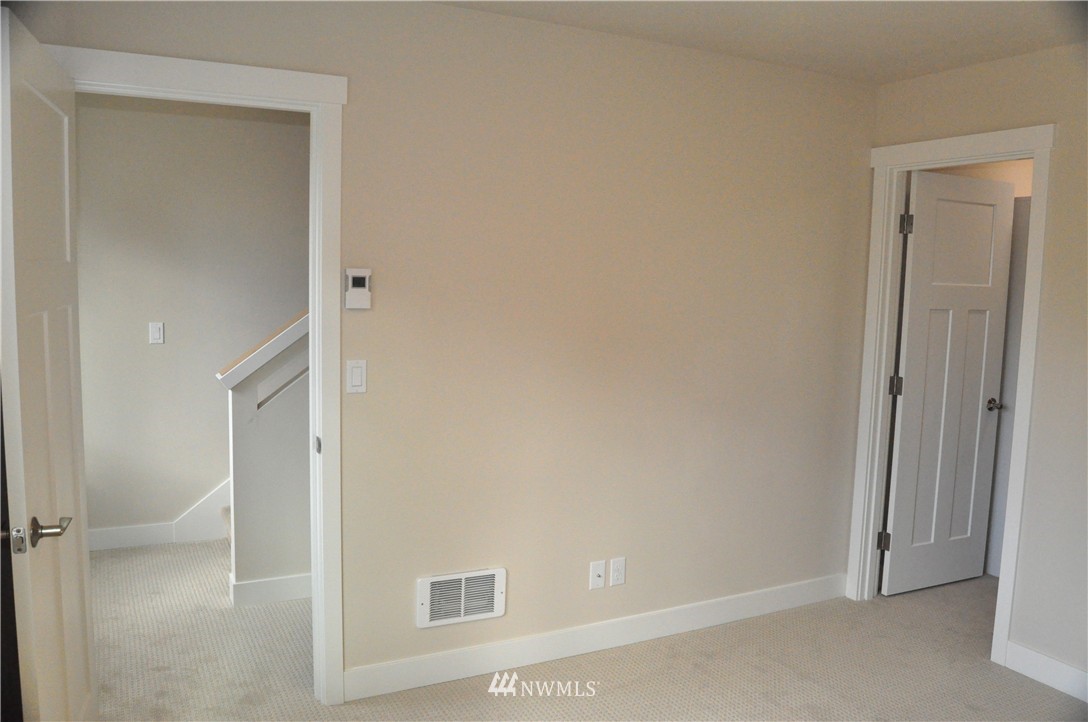 694 Wintersweet Road Northeast Bainbridge Island, WA 98110 - Photo 8 of 16 Gallery Image 8
