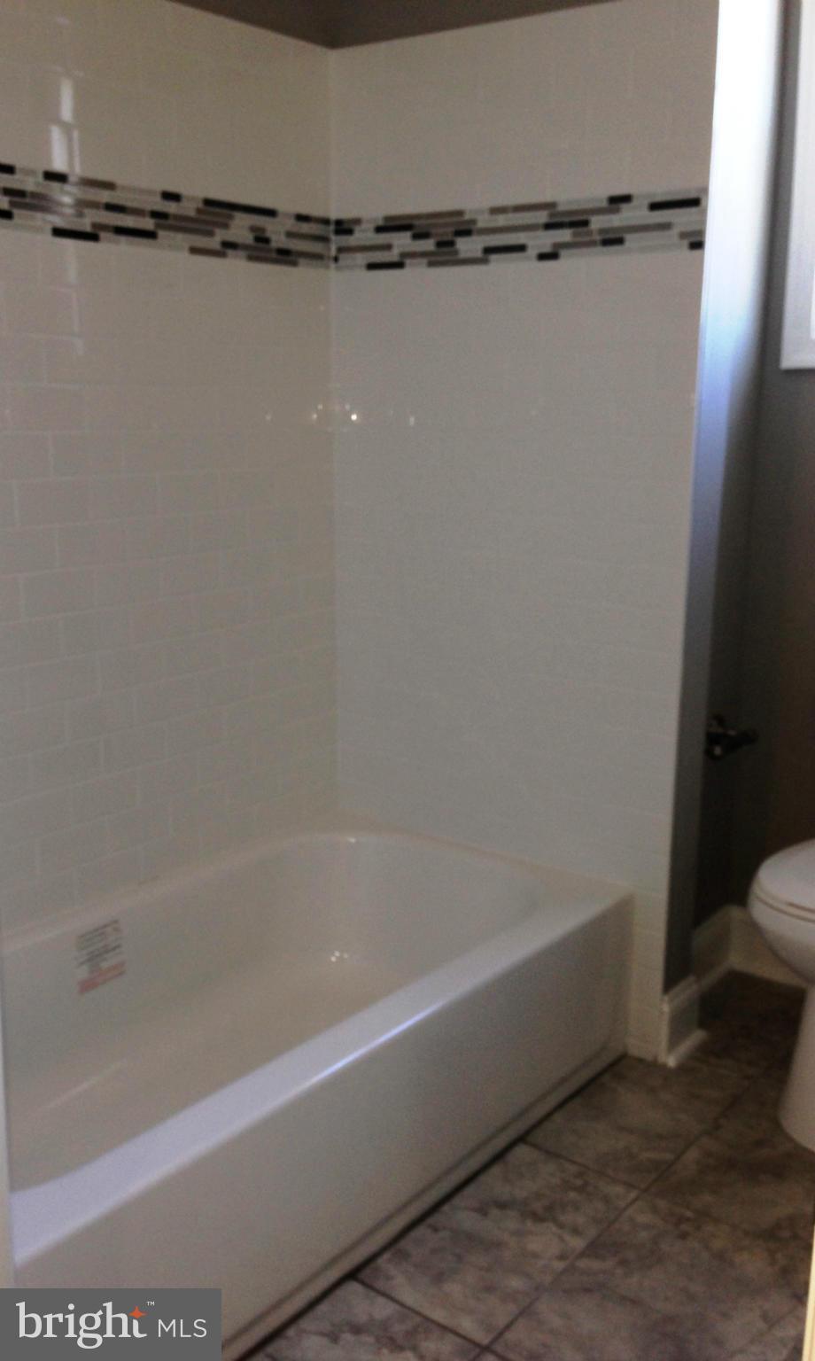 31 Eastship Road Baltimore, MD 21222 - Photo 11 of 13 Bath (Master)