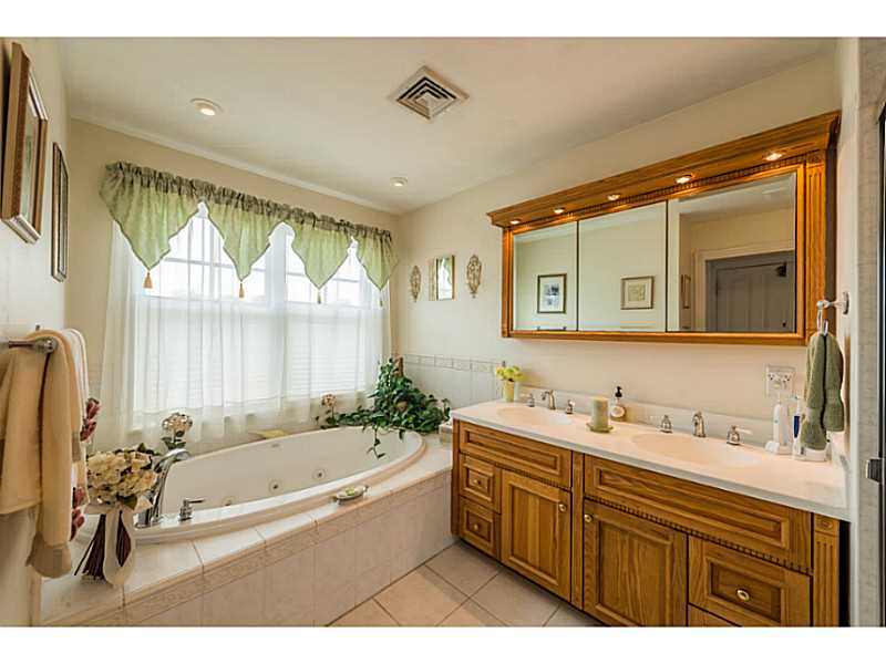 63 Colonel John Gardner Road Narragansett, RI 02882 - Photo 17 of 25 Master Bath/Spa. Large master bath