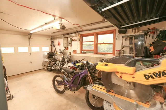 $899,900 | 2 Skunk Road, Merrimac, MA 01860