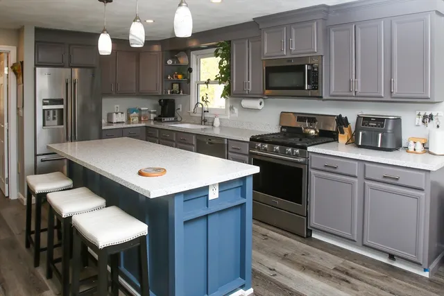 $899,900 | 2 Skunk Road, Merrimac, MA 01860