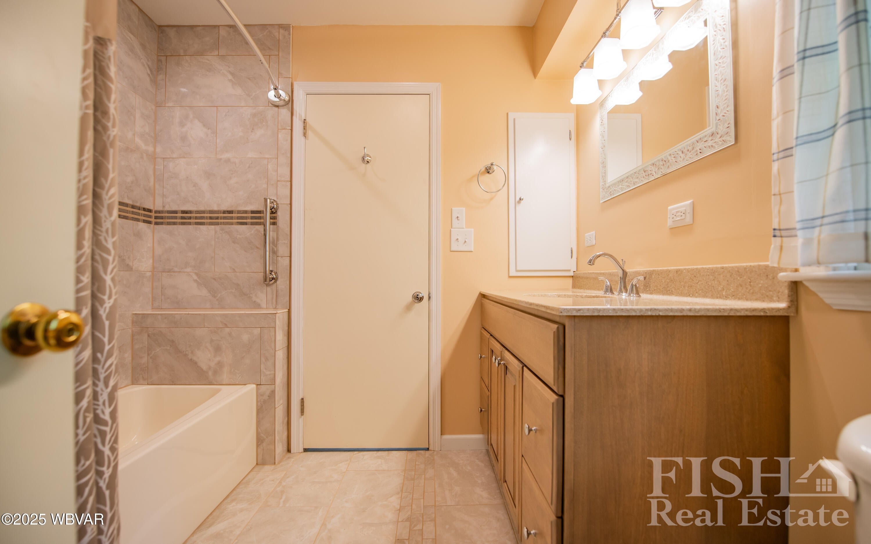 24 Upland Road Williamsport, PA 17701 - Photo 18 of 25 Full Bath