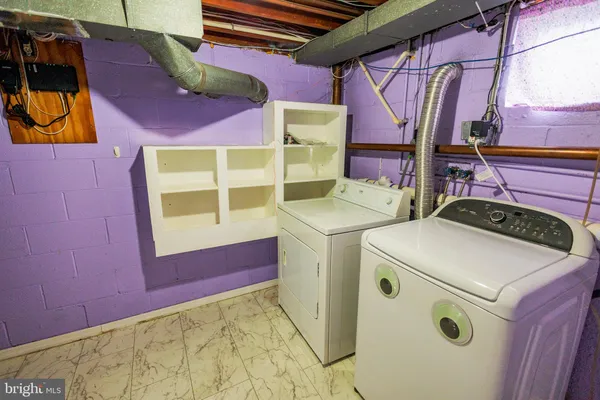 a view of room with walk in closet