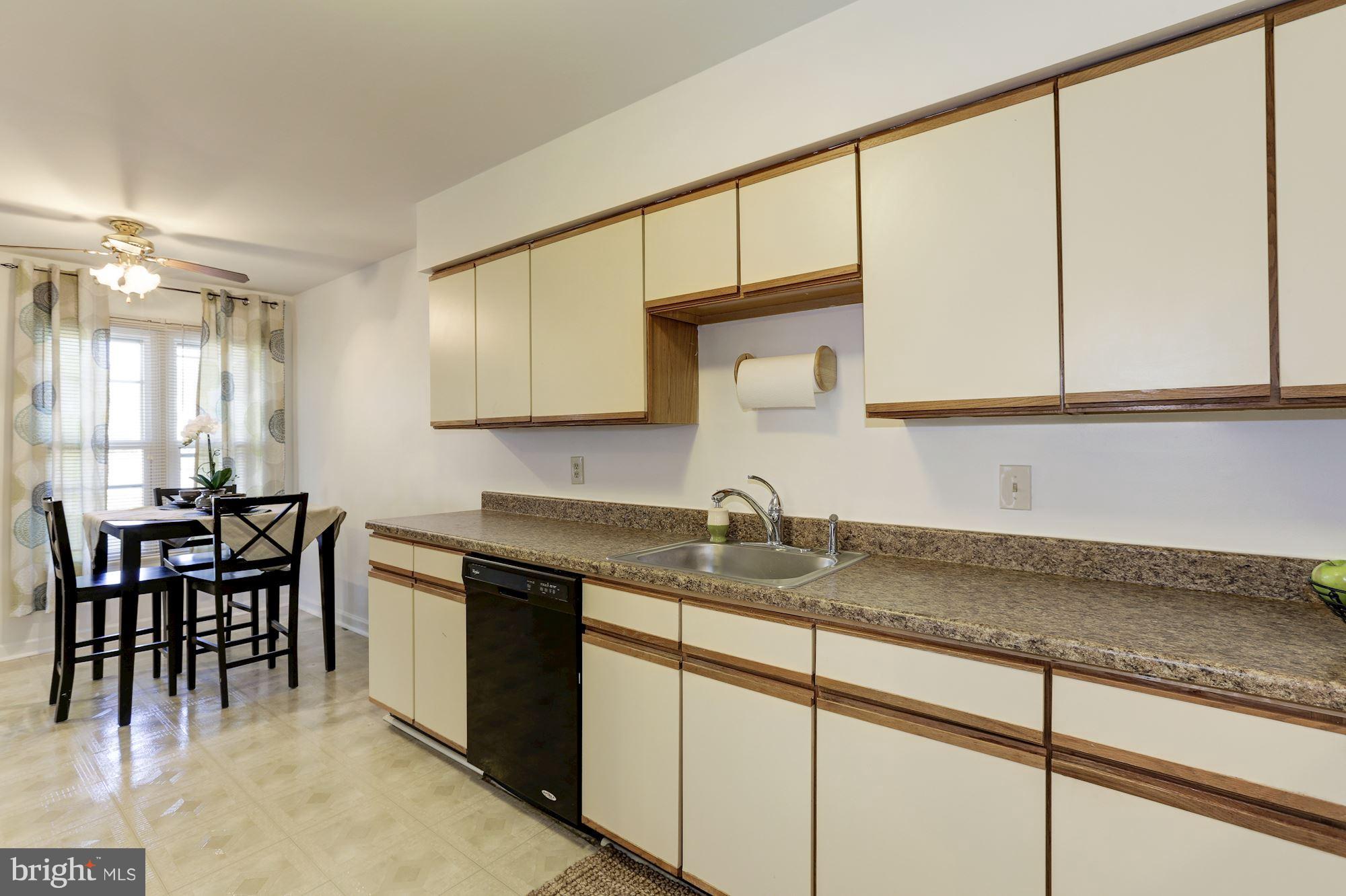 9432 Trevino Terrace, Unit 76 Laurel, MD 20708 - Photo 17 of 30 Kitchen w/ breakfast nook