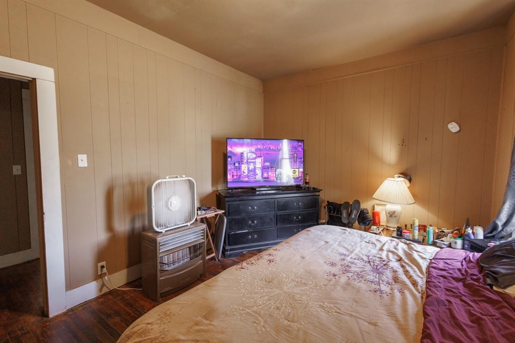 2202 Chester Street Sweetwater, TX 79556 - Photo 10 of 21 a bedroom with a bed and a flat screen tv