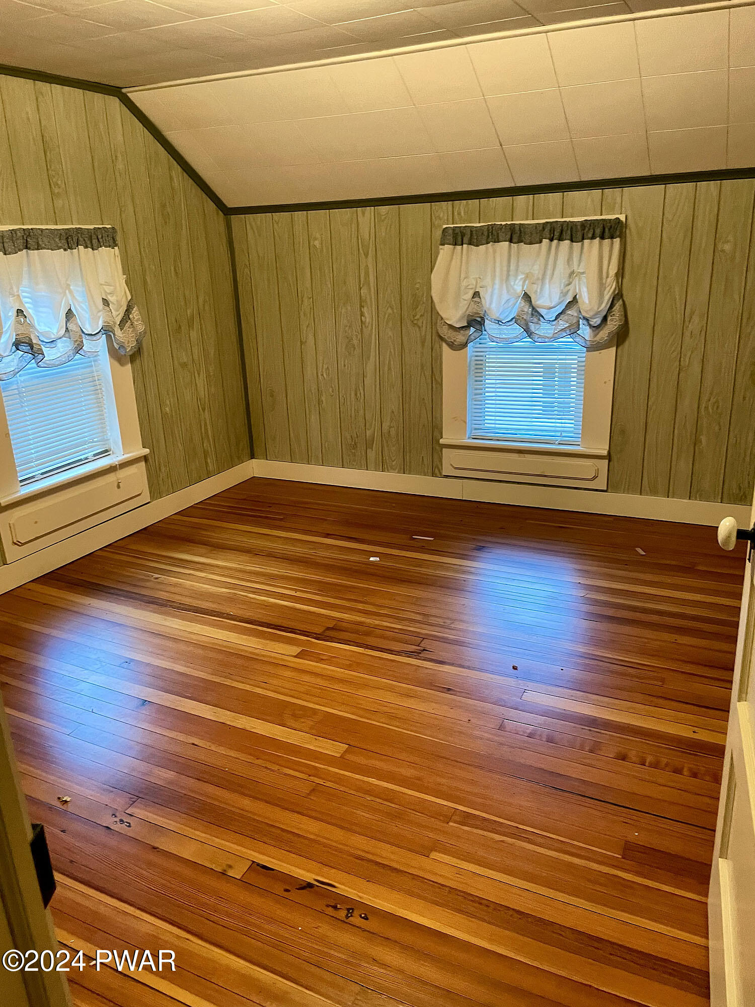 390 Cemetery Road Damascus, PA 18415 - Photo 18 of 37 Bedroom