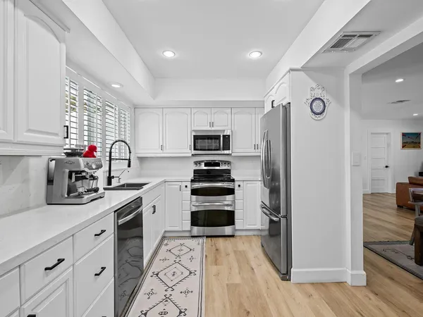 $5,500 | 2011 Northeast 60th Street, Fort Lauderdale, FL 33308