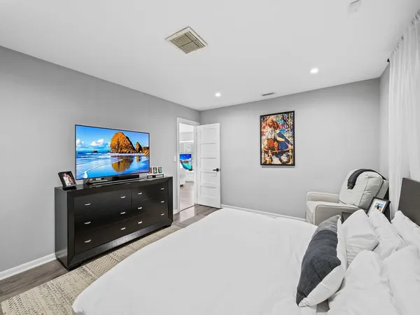 $5,500 | 2011 Northeast 60th Street, Fort Lauderdale, FL 33308