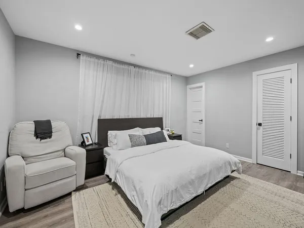 $5,500 | 2011 Northeast 60th Street, Fort Lauderdale, FL 33308