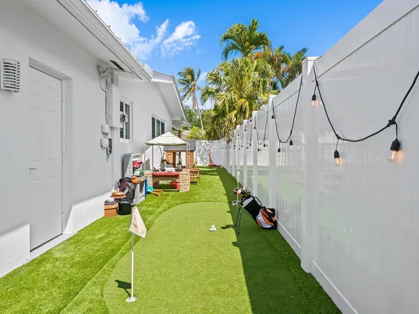 $5,500 | 2011 Northeast 60th Street, Fort Lauderdale, FL 33308