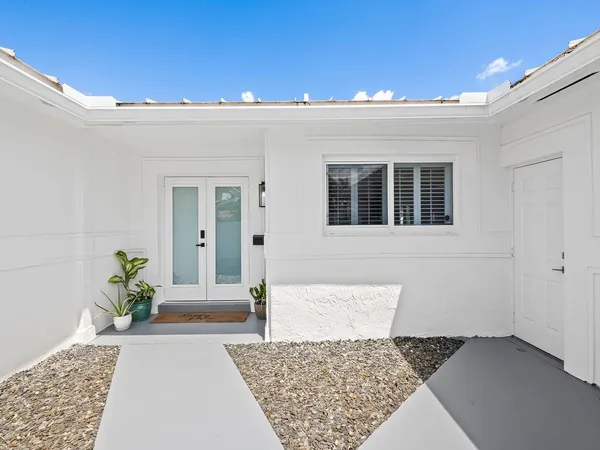 $5,500 | 2011 Northeast 60th Street, Fort Lauderdale, FL 33308