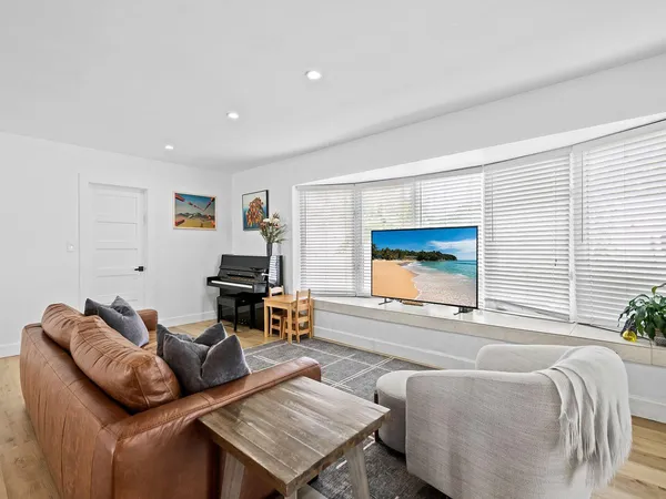 $5,500 | 2011 Northeast 60th Street, Fort Lauderdale, FL 33308