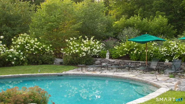 a view of a outdoor space