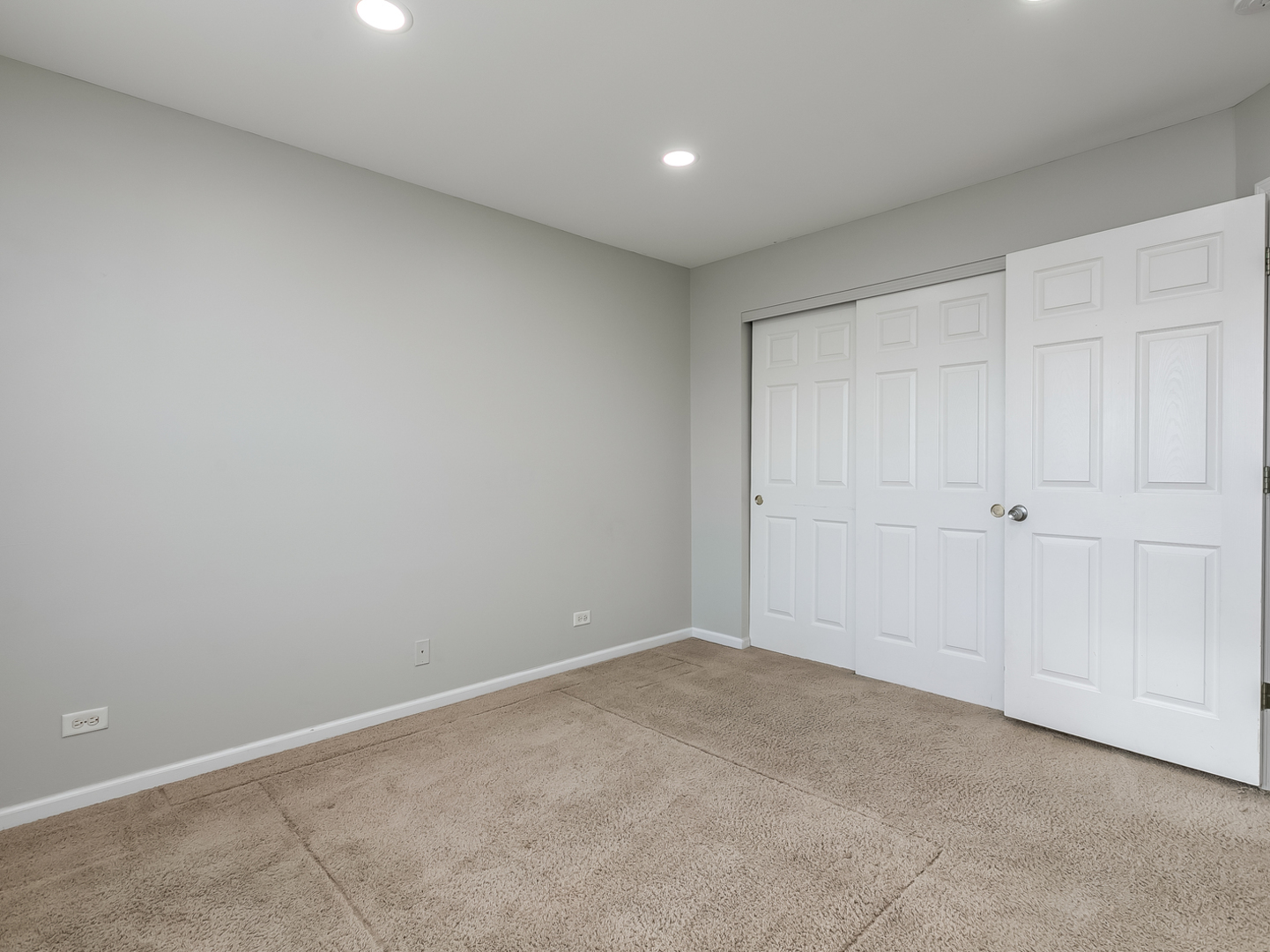 2331 Overlook Court Naperville, IL 60563 - Photo 11 of 27 a view of an empty room