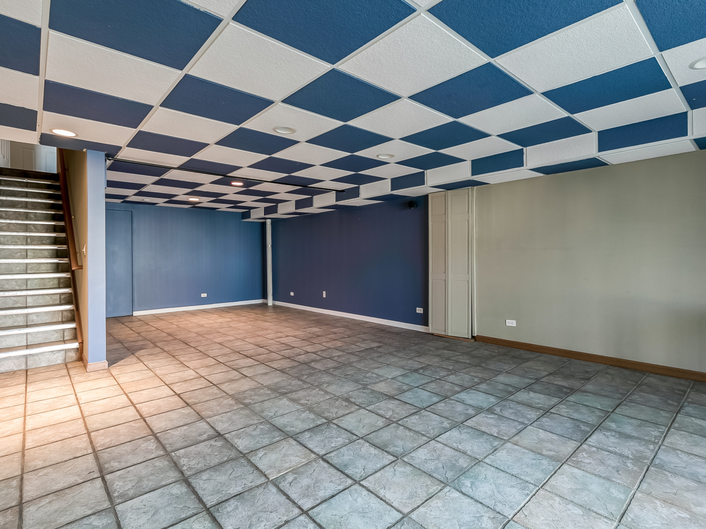 2331 Overlook Court Naperville, IL 60563 - Photo 22 of 27 a view of an empty room