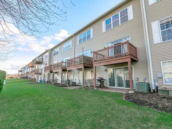 $2,600 | 2331 Overlook Court, Naperville, IL 60563