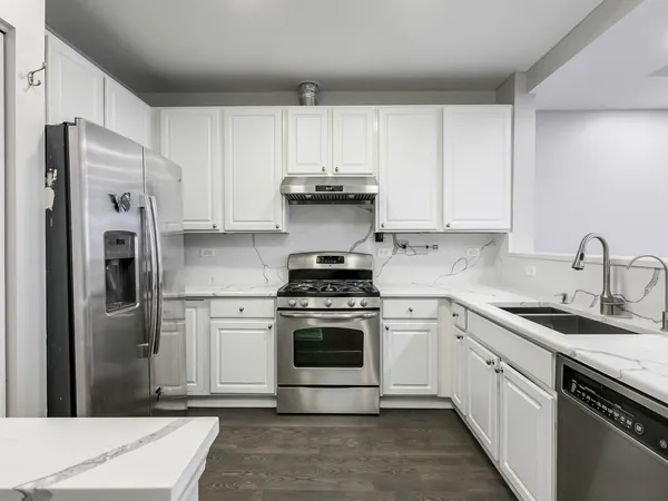 $2,600 | 2331 Overlook Court, Naperville, IL 60563