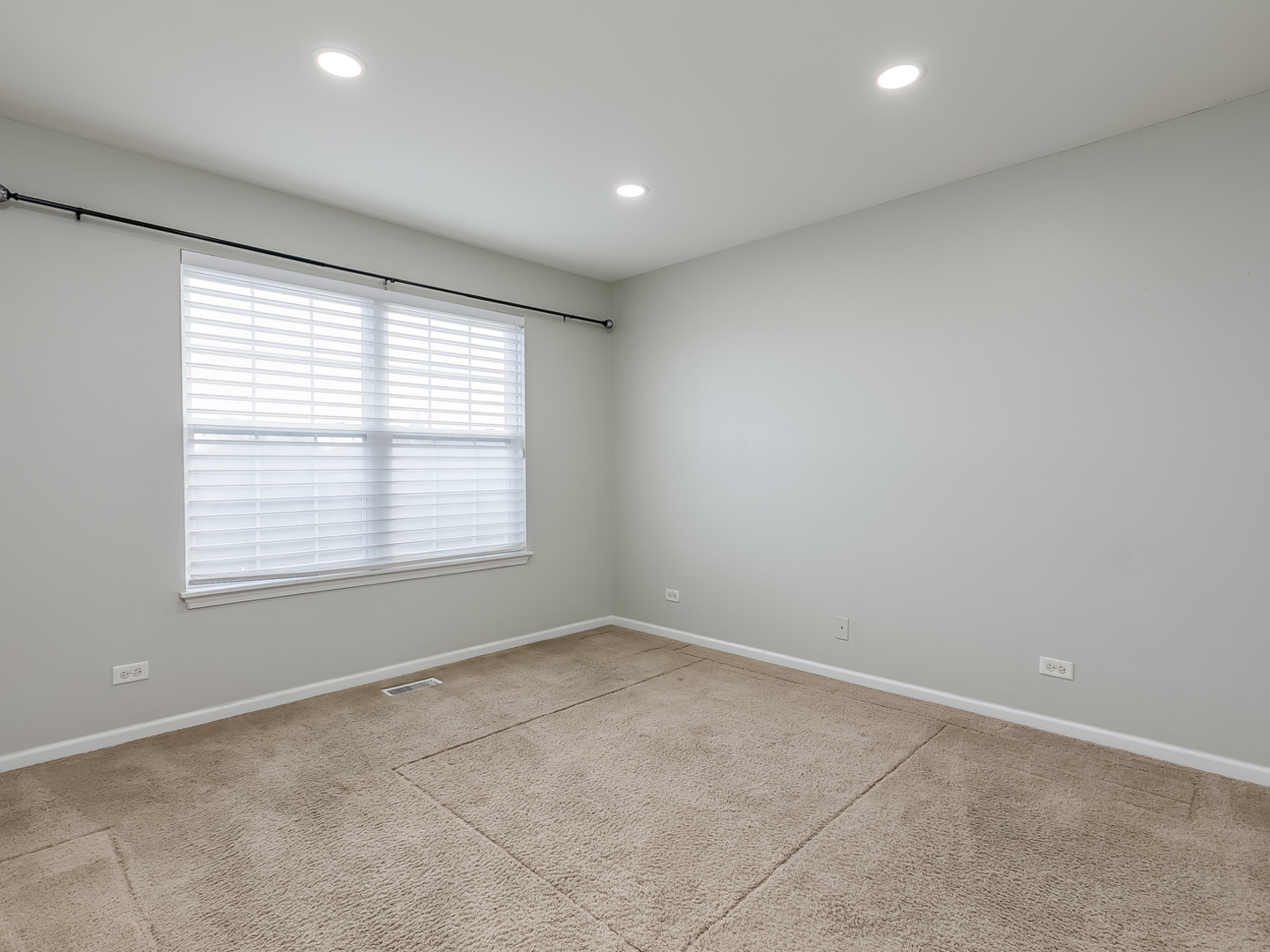 2331 Overlook Court Naperville, IL 60563 - Photo 10 of 27 an empty room with a window