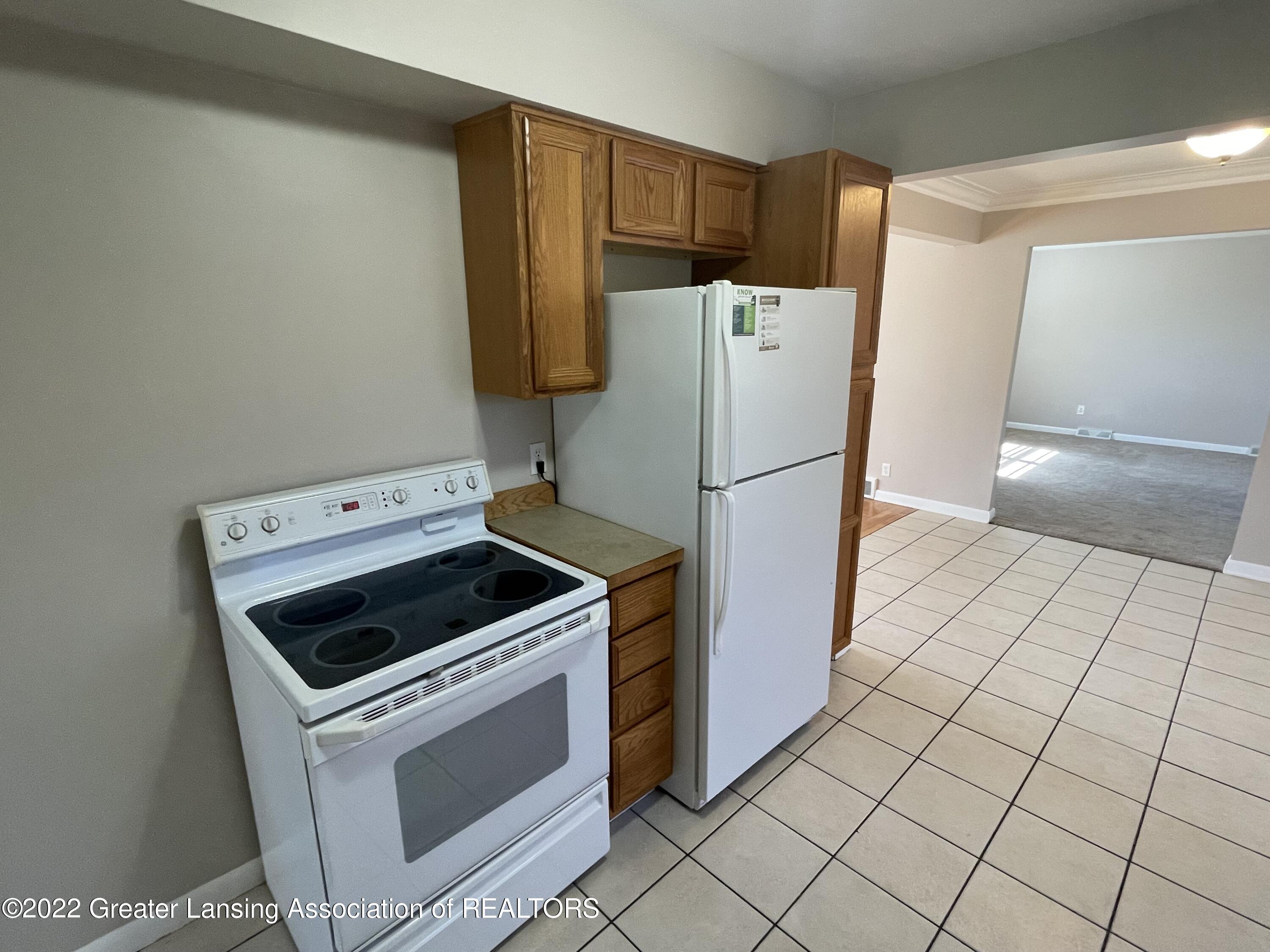 2310 Fairfax Road Lansing, MI 48910 - Photo 12 of 28 IMG_4125