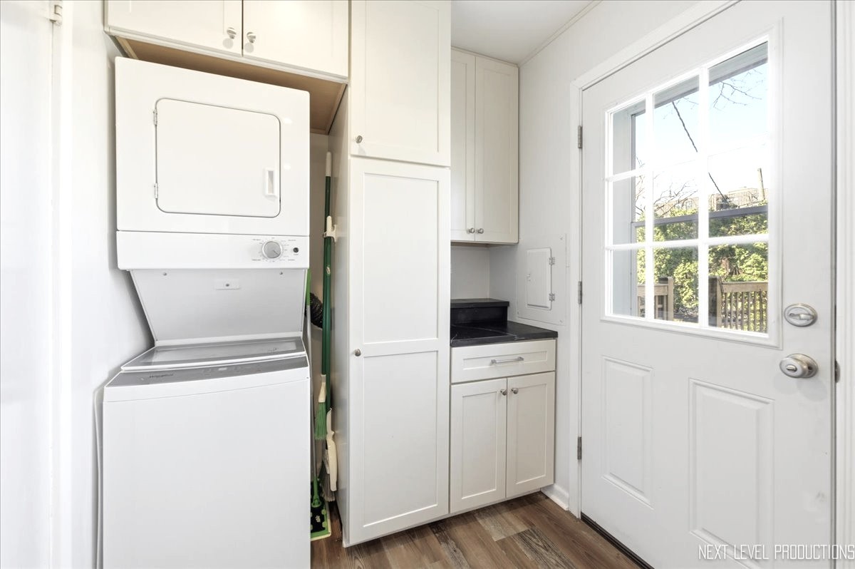 515 3rd Street Wilmette, IL 60091 - Photo 15 of 26 a utility room with dryer and washer
