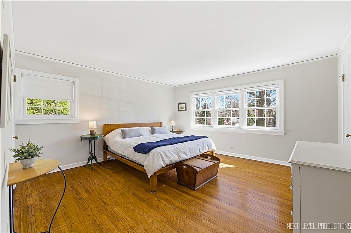 515 3rd Street Wilmette, IL 60091 - Photo 18 of 26 a spacious bedroom with a bed and wooden floor