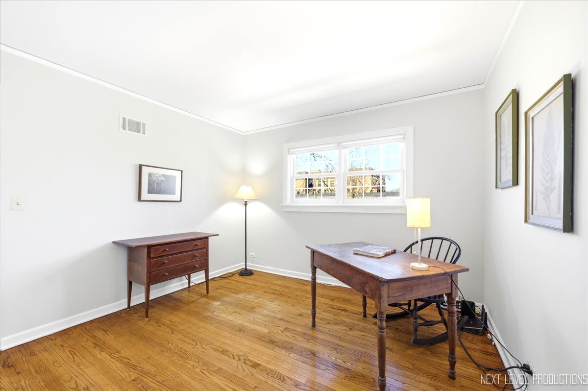 515 3rd Street Wilmette, IL 60091 - Photo 22 of 26 a view of a livingroom with furniture and a workspace