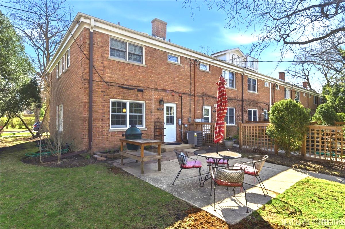 515 3rd Street Wilmette, IL 60091 - Photo 23 of 26 a view of a backyard with sitting area
