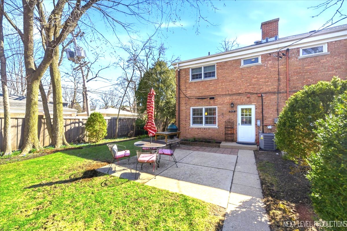 515 3rd Street Wilmette, IL 60091 - Photo 25 of 26 a front view of a house with garden