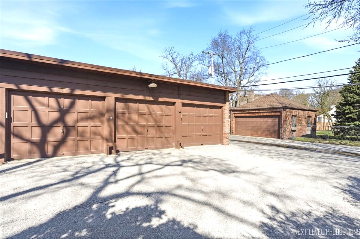 515 3rd Street Wilmette, IL 60091 - Photo 26 of 26 a view of a backyard of a house