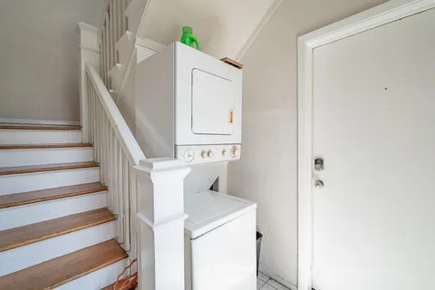 a view of entryway with washer and dryer