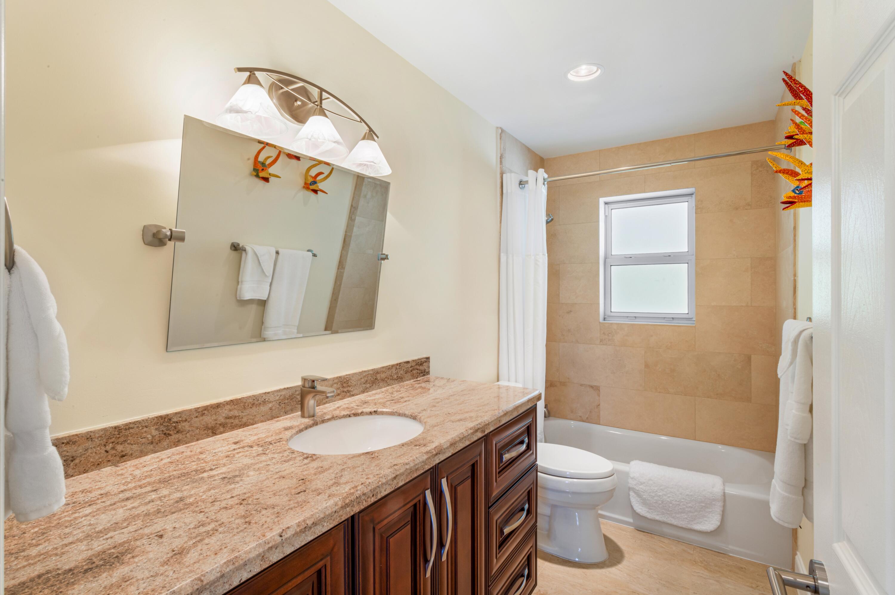 414 Beach Curve Road Lantana, FL 33462 - Photo 15 of 28 mls_BATHROOM_1