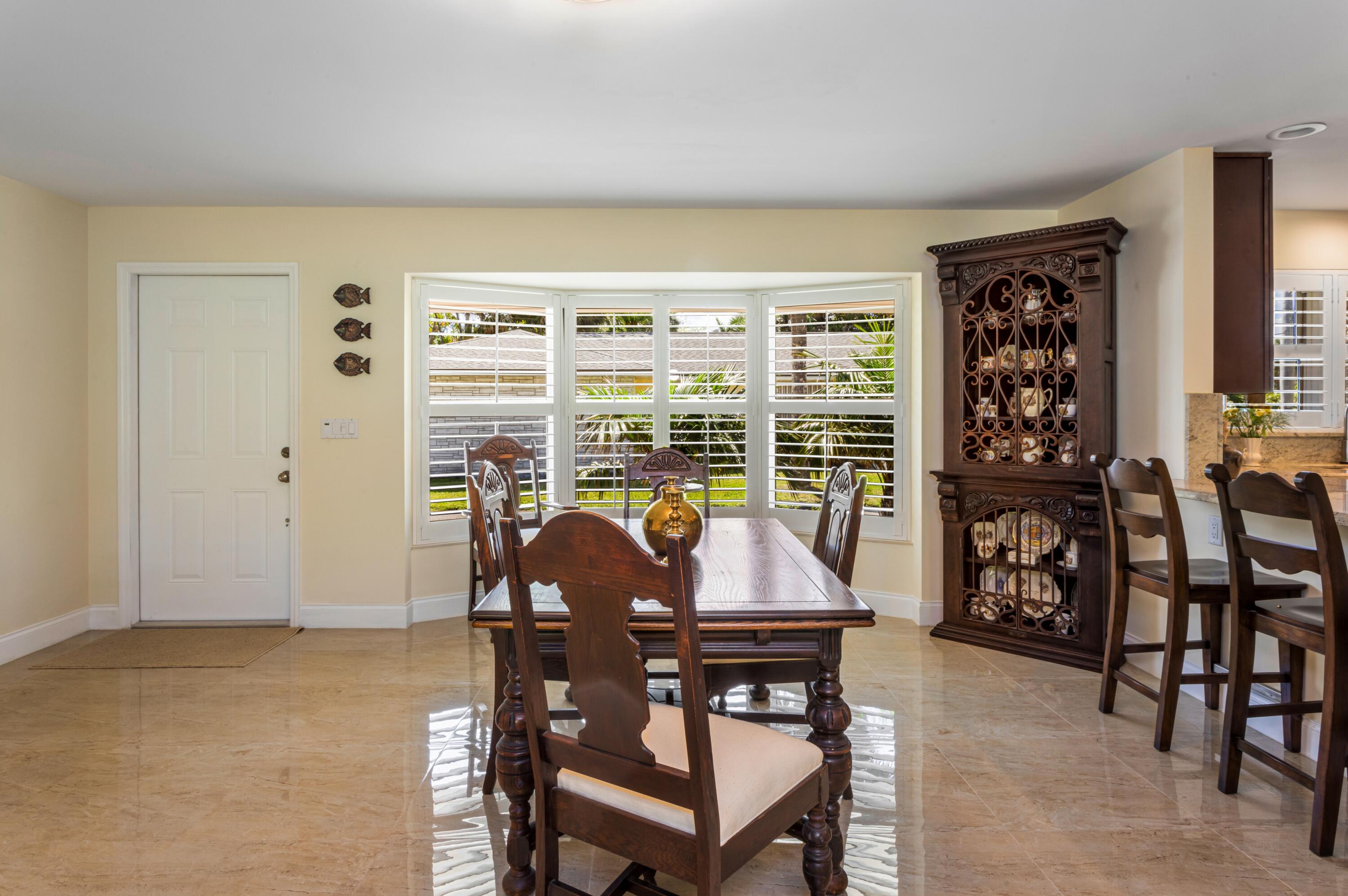 414 Beach Curve Road Lantana, FL 33462 - Photo 6 of 28 mls_DINING_ROOM_STRAIGHT