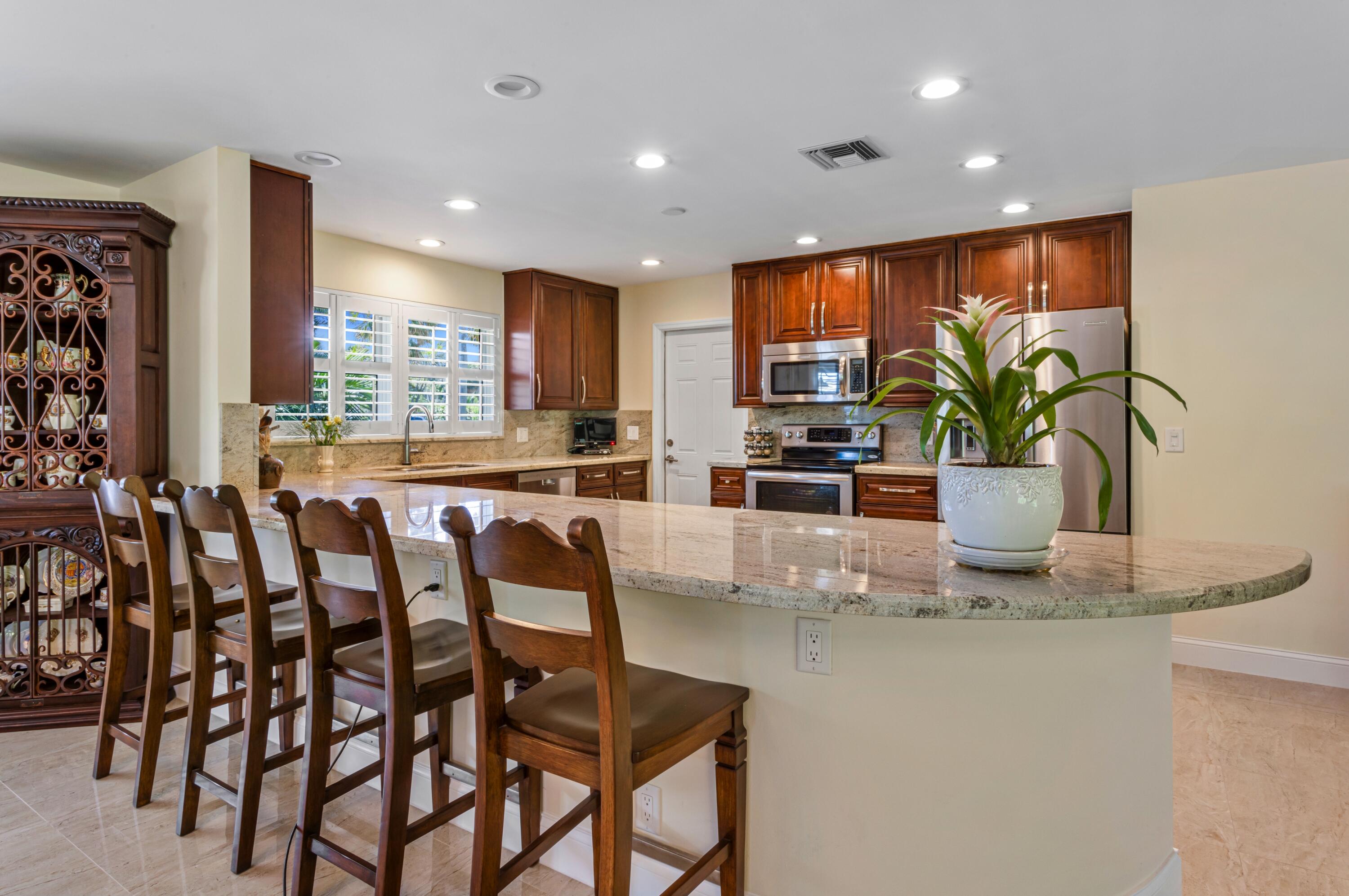 414 Beach Curve Road Lantana, FL 33462 - Photo 7 of 28 mls_BAR_DETAIL_KITCHEN