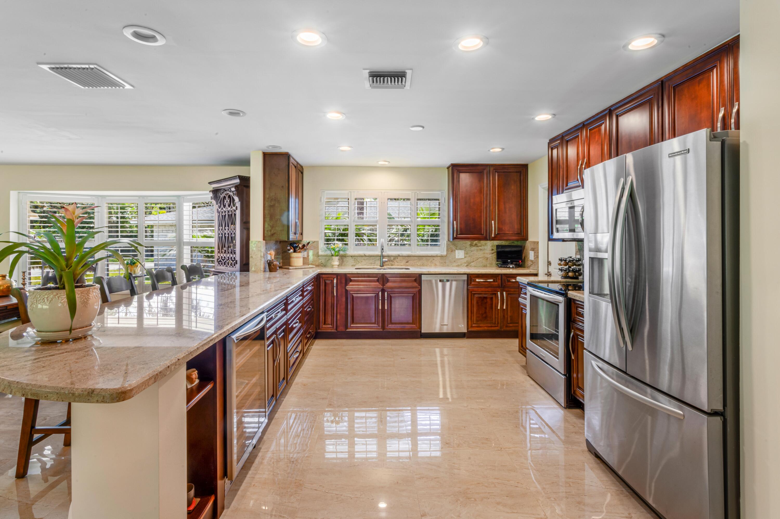 414 Beach Curve Road Lantana, FL 33462 - Photo 8 of 28 mls_KITCHEN_STRAIGHT