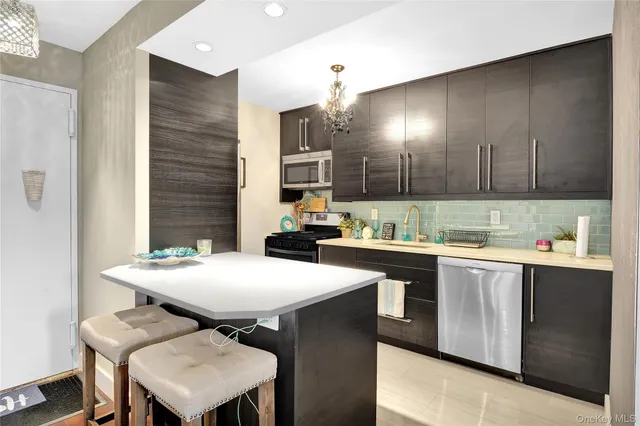 $315,000 | 315 West 232nd Street, Unit 1F | Kingsbridge