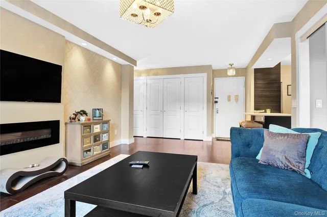 $315,000 | 315 West 232nd Street, Unit 1F | Kingsbridge