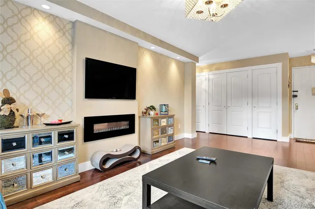 $315,000 | 315 West 232nd Street, Unit 1F | Kingsbridge