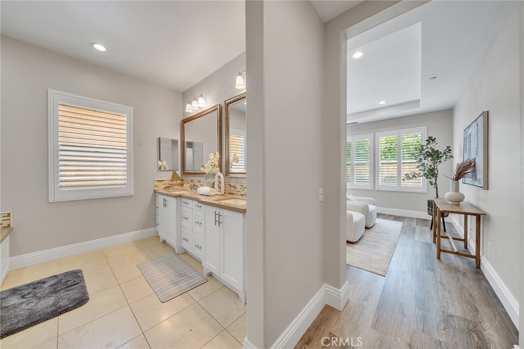 61 Windwalker Way Tustin, CA 92782 - Photo 27 of 62 a spacious bathroom with a bathtub and a sink