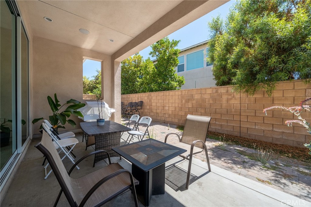 61 Windwalker Way Tustin, CA 92782 - Photo 46 of 62 a backyard of a house with table and chairs