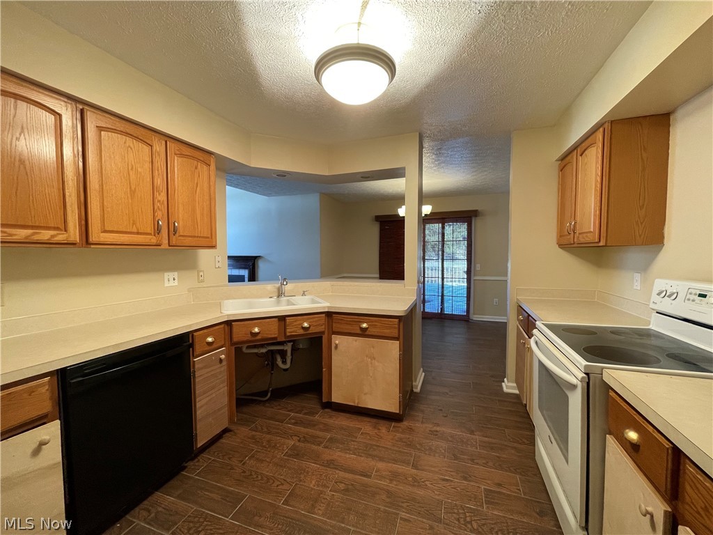 641 Stoney Ridge, Unit 83 Cleveland, OH 44143 - Photo 12 of 27 Kitchen/Dining Room