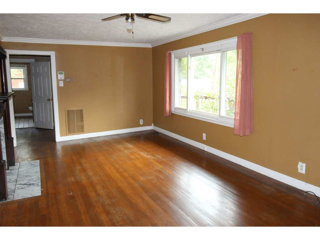 1456 Ridgecrest Avenue Kingsport, TN 37660 - Photo 2 of 24 Photo 2