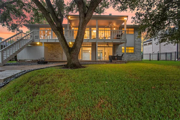 $824,900 | 67 Harbor Lane, Kemah, TX 77565