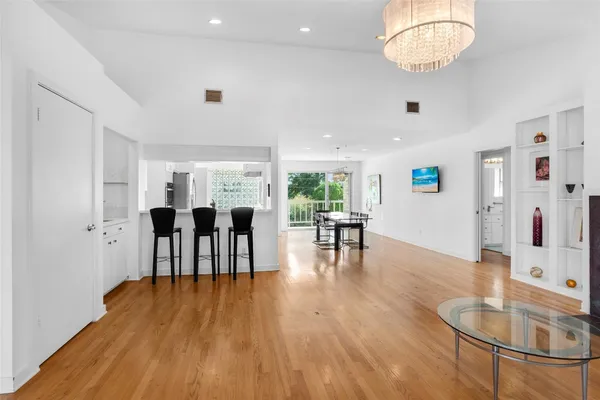 $824,900 | 67 Harbor Lane, Kemah, TX 77565