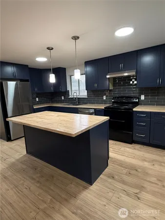 $3,295 | 21330 Cypress Way, Lynnwood, WA 98036