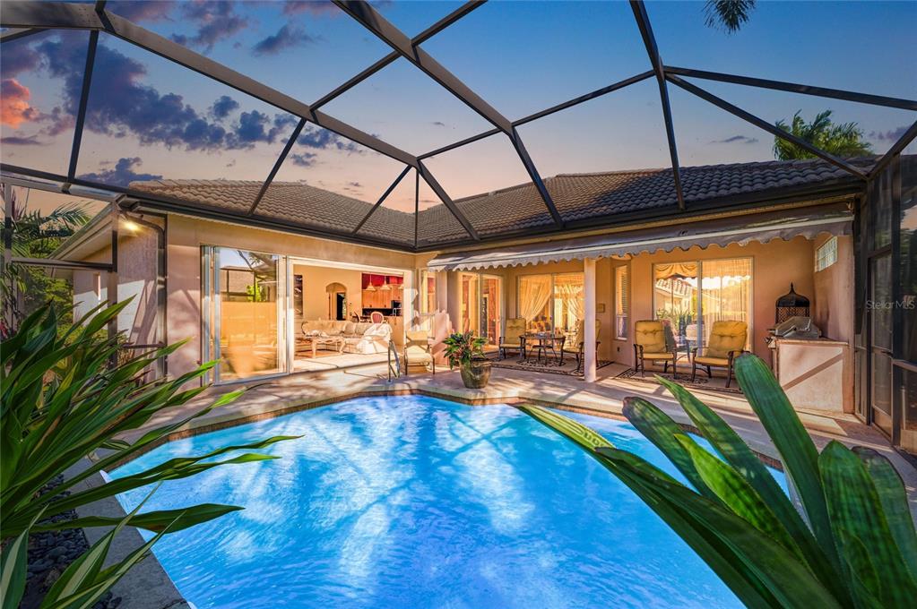 5060 Robinsong Road Sarasota, FL 34233 - Photo 3 of 42 a very nice looking room with a large window