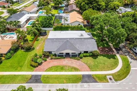 $957,000 | 680 Southwest 75th Avenue, Plantation, FL 33317