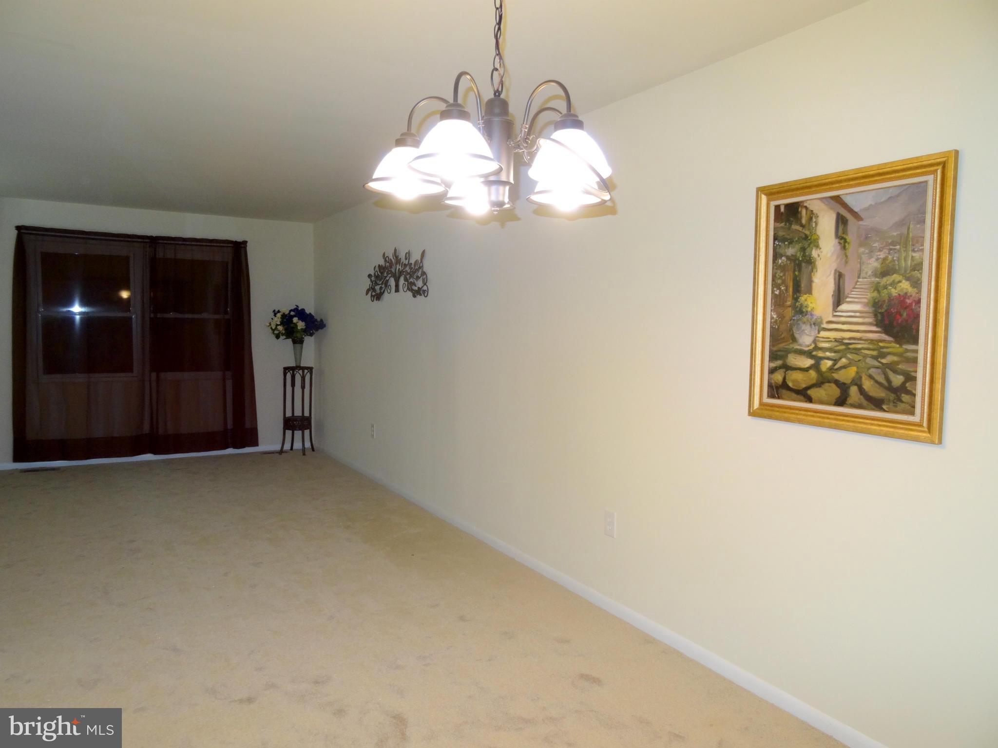 13 Wendover Road Glen Burnie, MD 21060 - Photo 4 of 14 Living Room