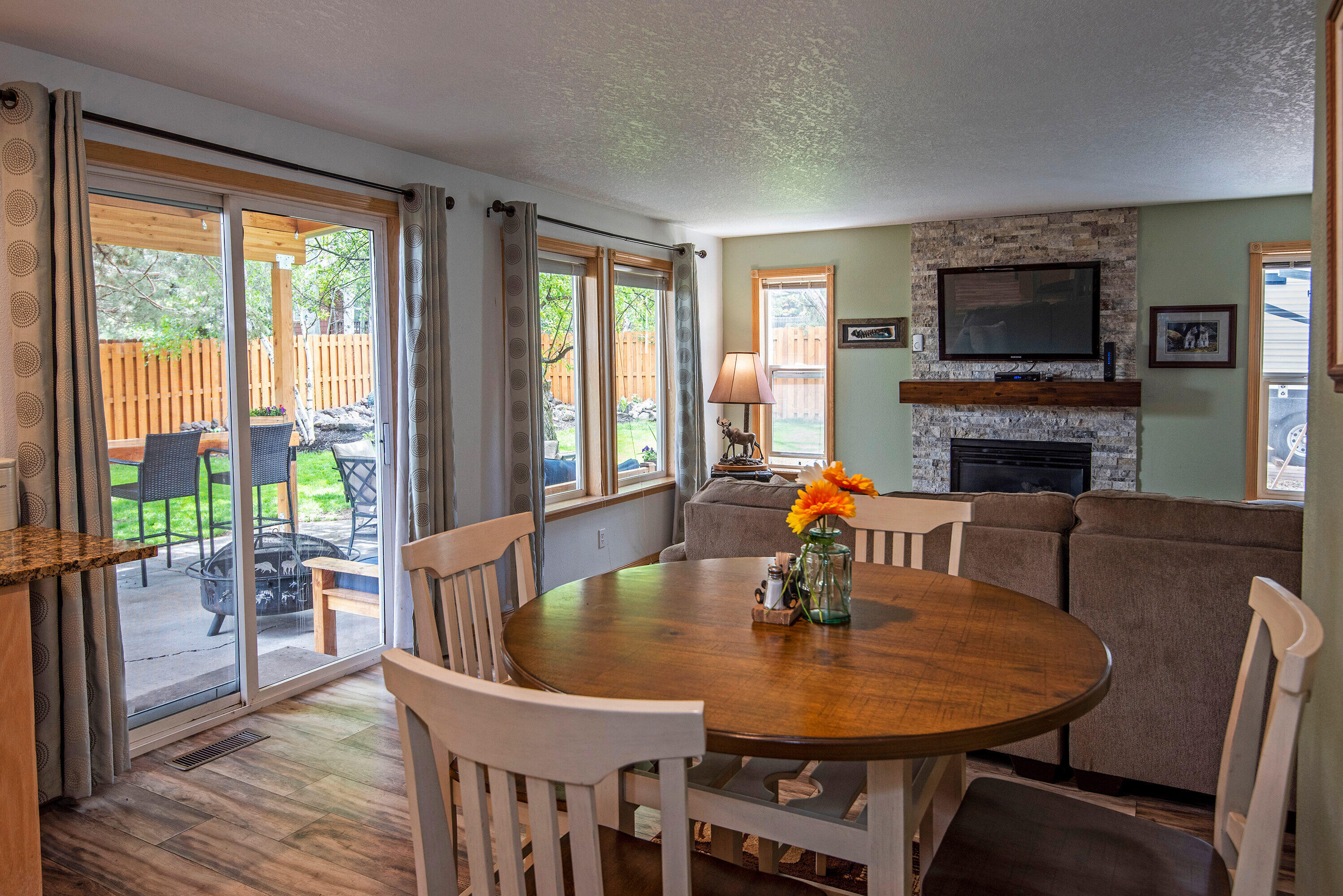 3752 Southwest Volcano Place Redmond, OR 97756 - Photo 7 of 29 8