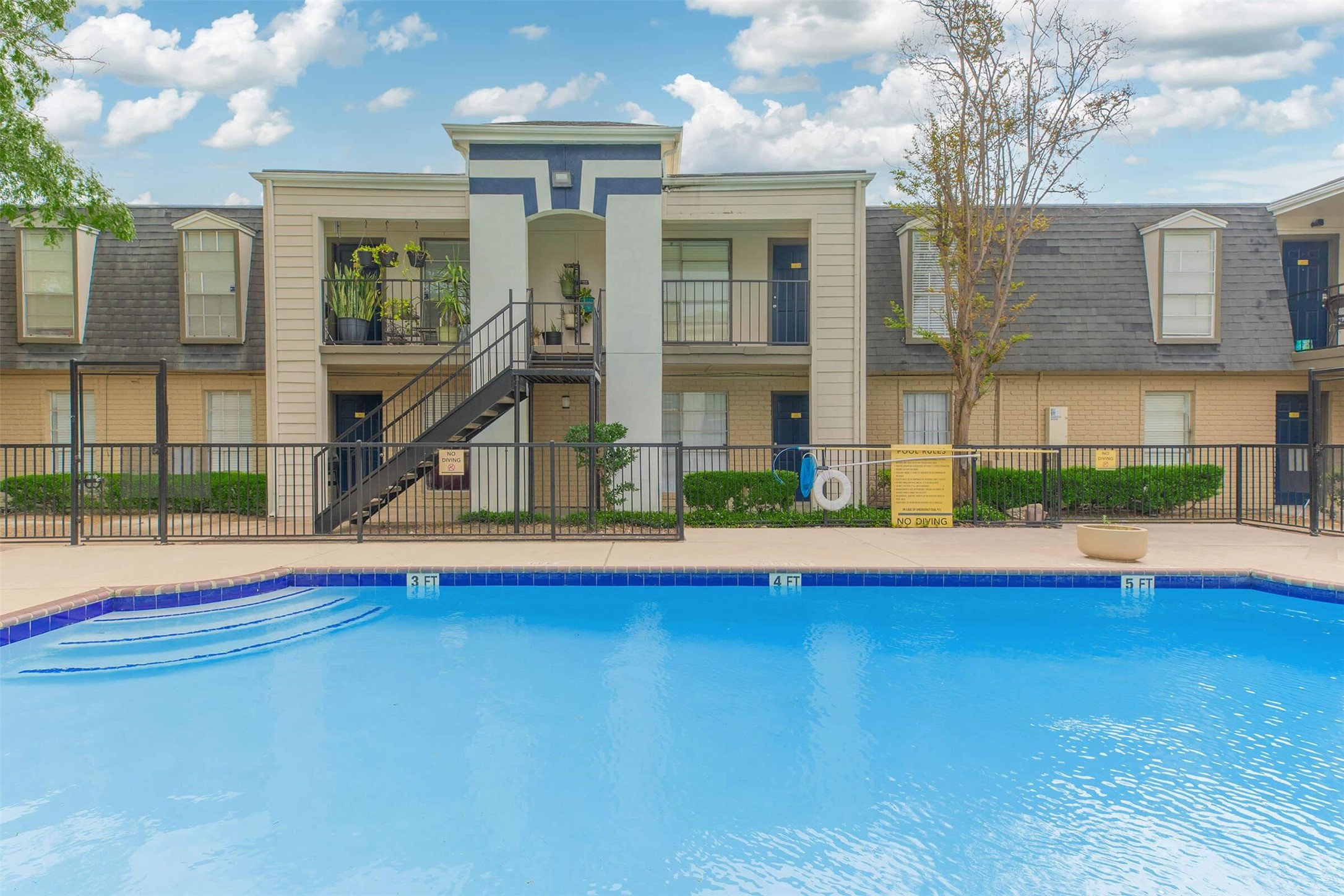3001 Hillcroft Street, Unit G1208 Houston, TX 77057 - Photo 50 of 50 a view of pool with a chairs and table in a patio
