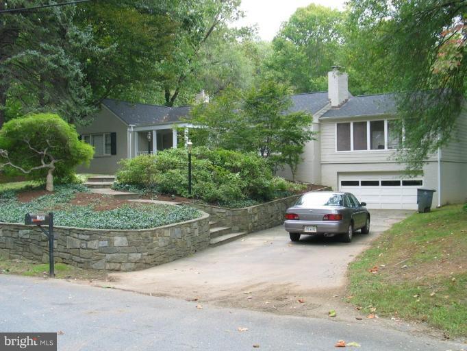 1341 Pine Tree Road McLean, VA 22101 - Photo 3 of 12 Exterior #2